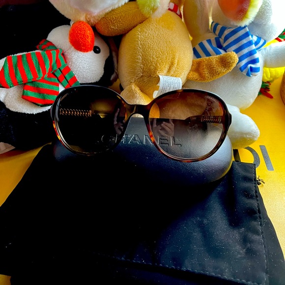 Authentic Chanel Sunglasses - Picture 5 of 9